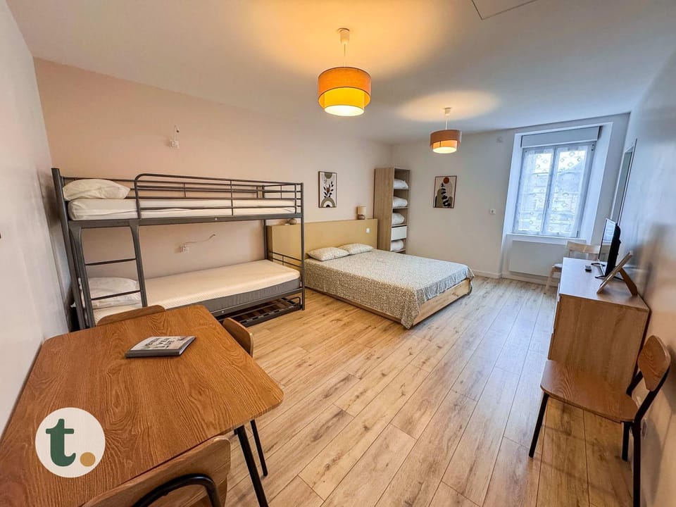 Bed, Photo of the whole room, bunk bed