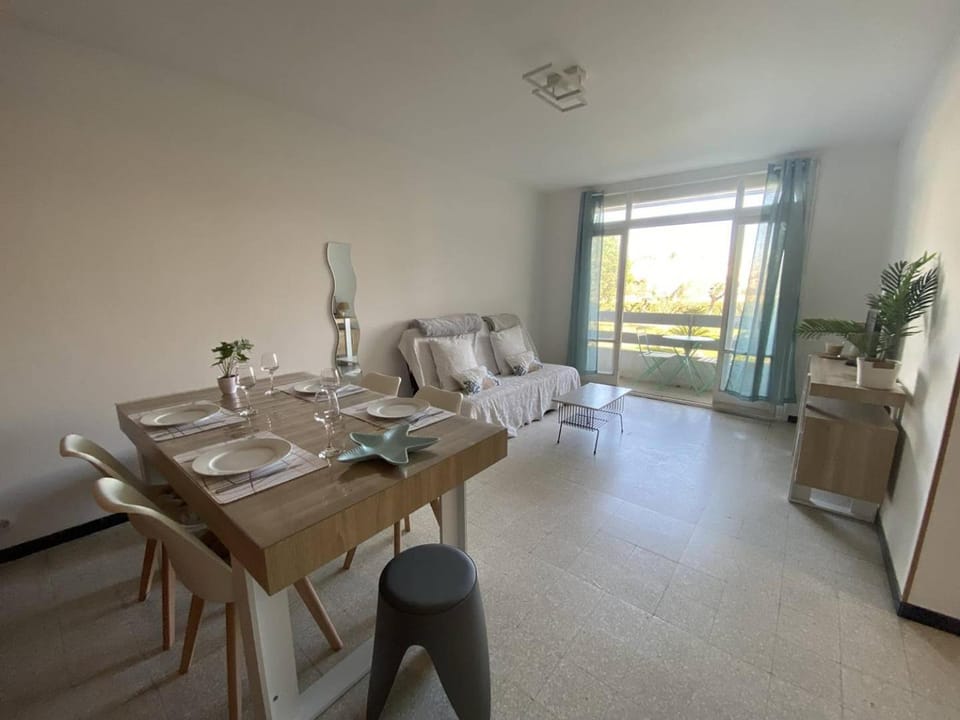 Appartement T2 avec parking sécurisé à 50 m de la plage 4SOL142 Apartment in Canet-en-Roussillon