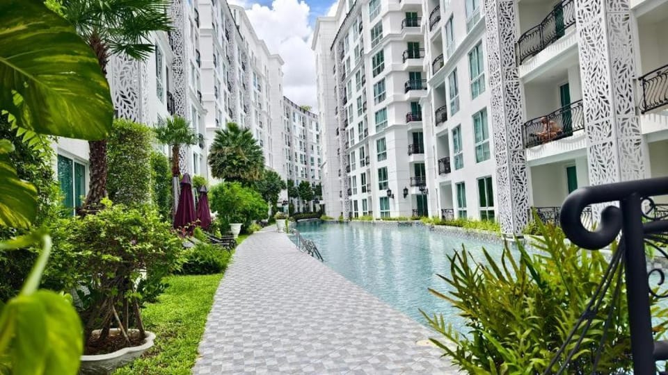 Resort Style Living - Great Location At Pattaya Apartment in Pattaya City