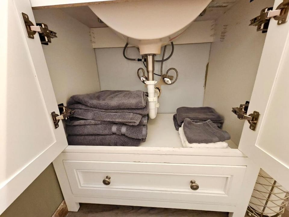 Bathroom, towels