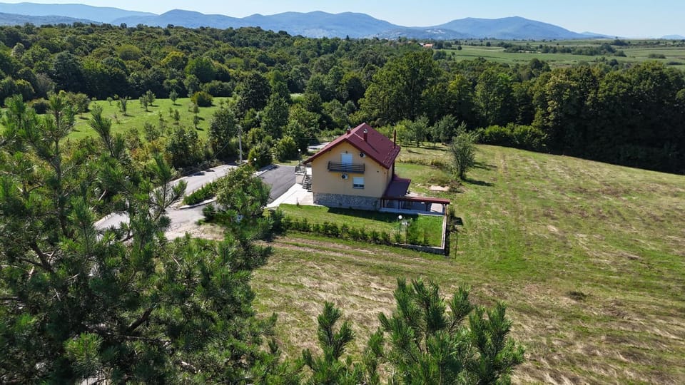 Property building, Day, Natural landscape, Garden, Balcony/Terrace, Evening entertainment, Evening entertainment, Mountain view, Entertainment, Entertainment, internet, internet, internet