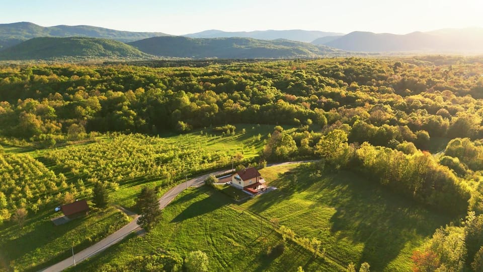 Property building, Natural landscape, Landmark view, Entertainment, Entertainment