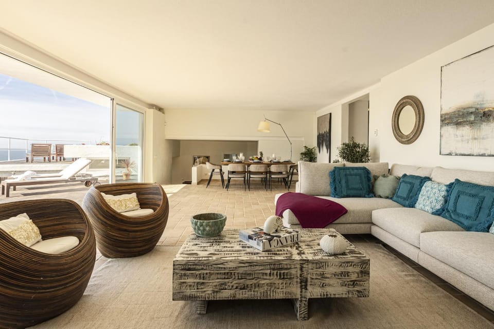 Biscaia Blue Horizon by ClamaRetreats Villa in Lisbon District
