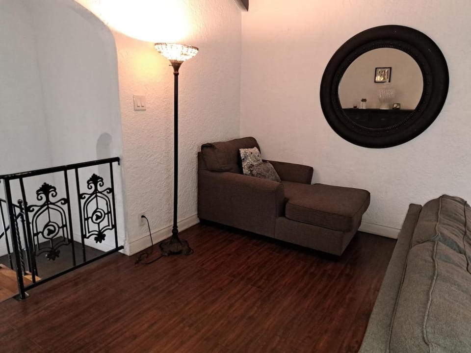 3 bedroom plus 2 baths in Beverly hills Apartment in Beverly Hills