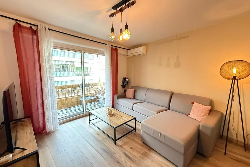 Modern apartment with terrace - ideal location Apartment in Cagnes-sur-Mer
