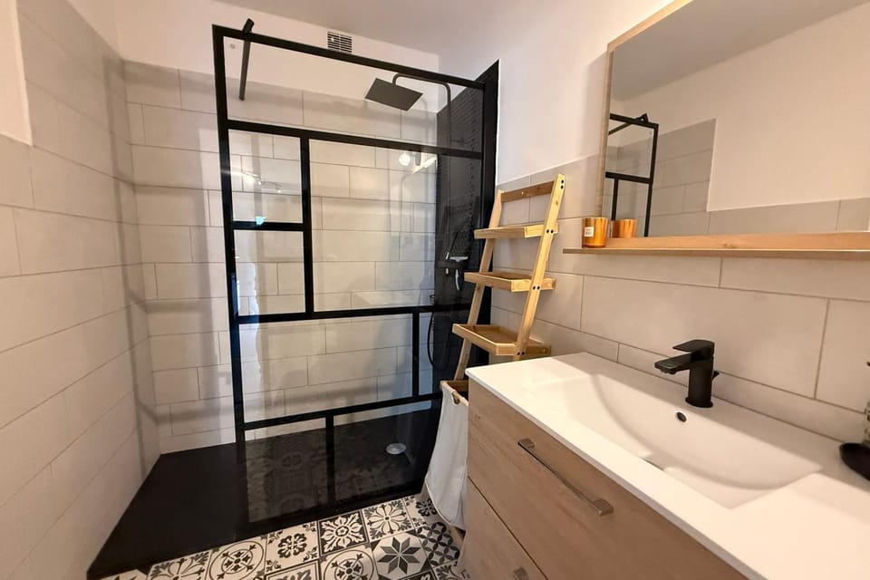 Modern apartment with terrace - ideal location Apartment in Cagnes-sur-Mer