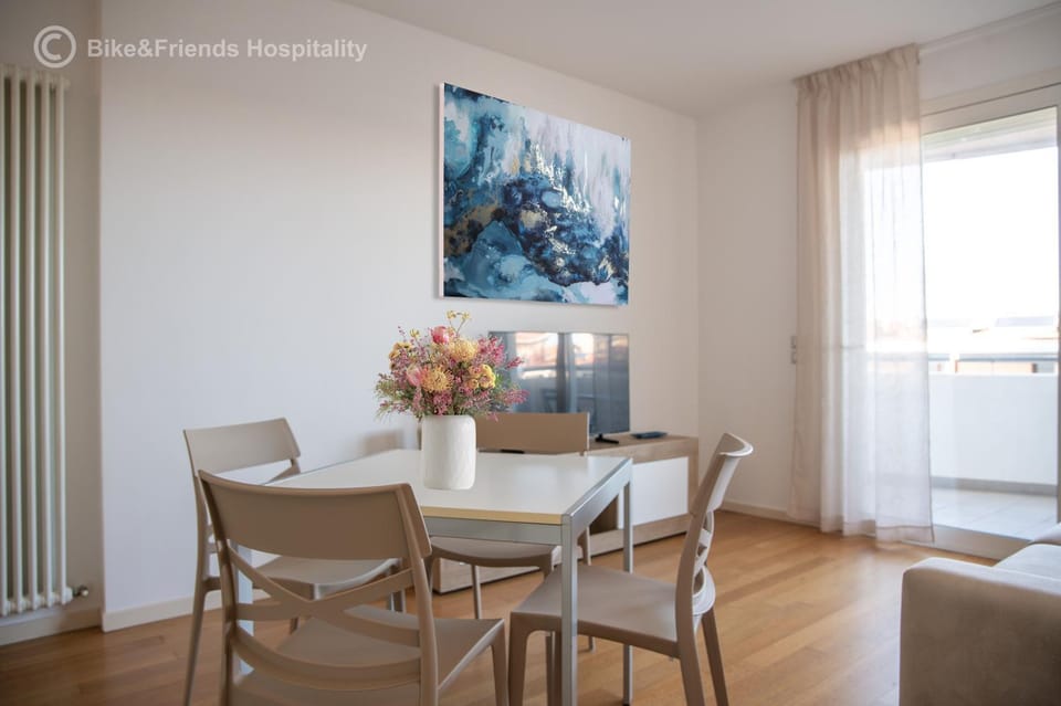 Communal lounge/ TV room, Dining area