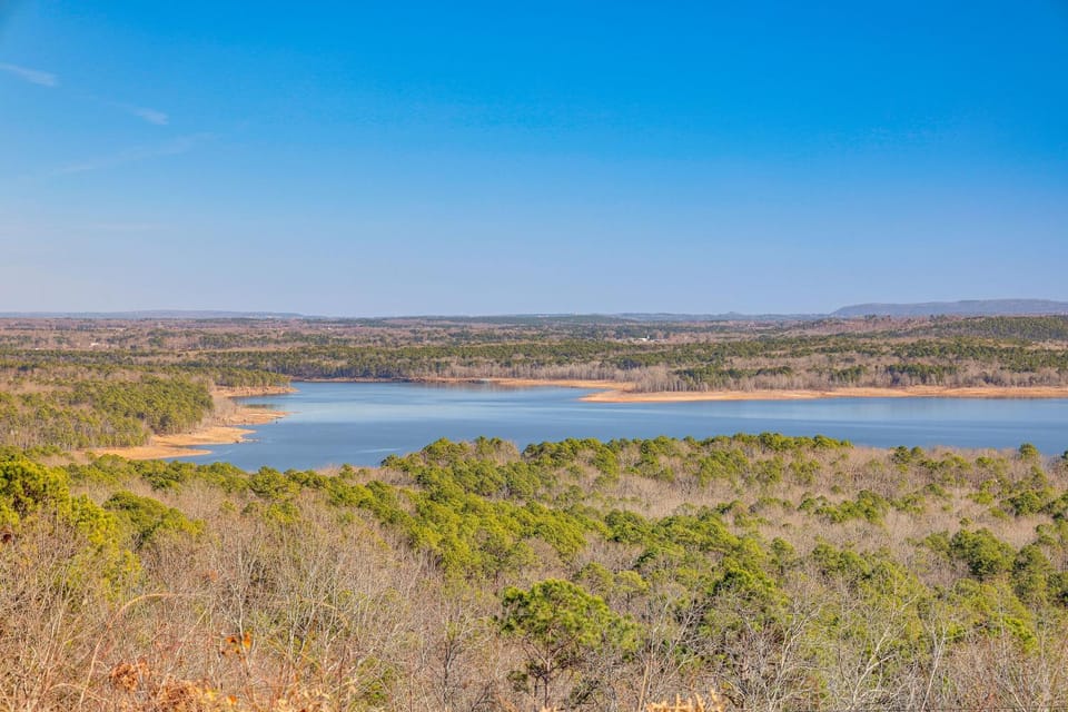 Scenic Overlook - Luxe Greers Ferry Hideaway! House in Fairfield Bay