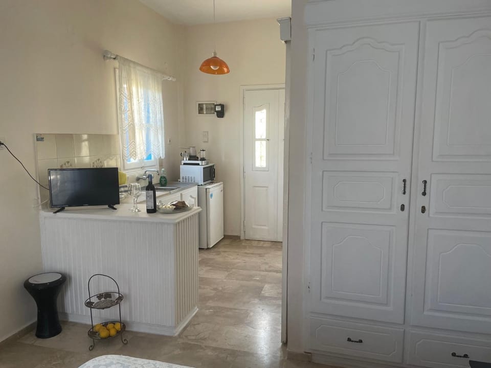 Panormos-Nice studio with row of trees Apartment in Kalymnos