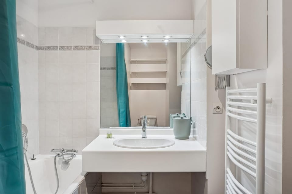 Bathroom, Bath