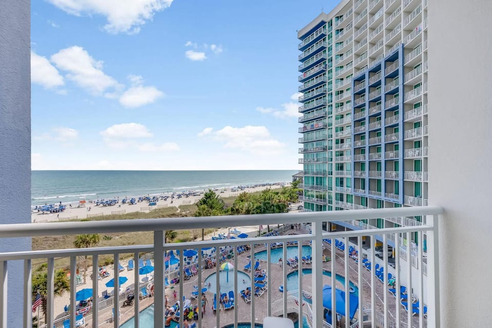 Direct Oceanfront with Nice Decor Modern Low Floor House in North Myrtle Beach