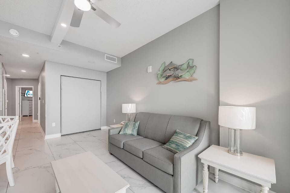 Direct Oceanfront with Nice Decor Modern Low Floor House in North Myrtle Beach
