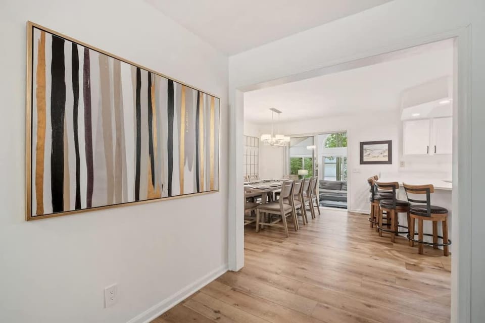 Seating area, Dining area