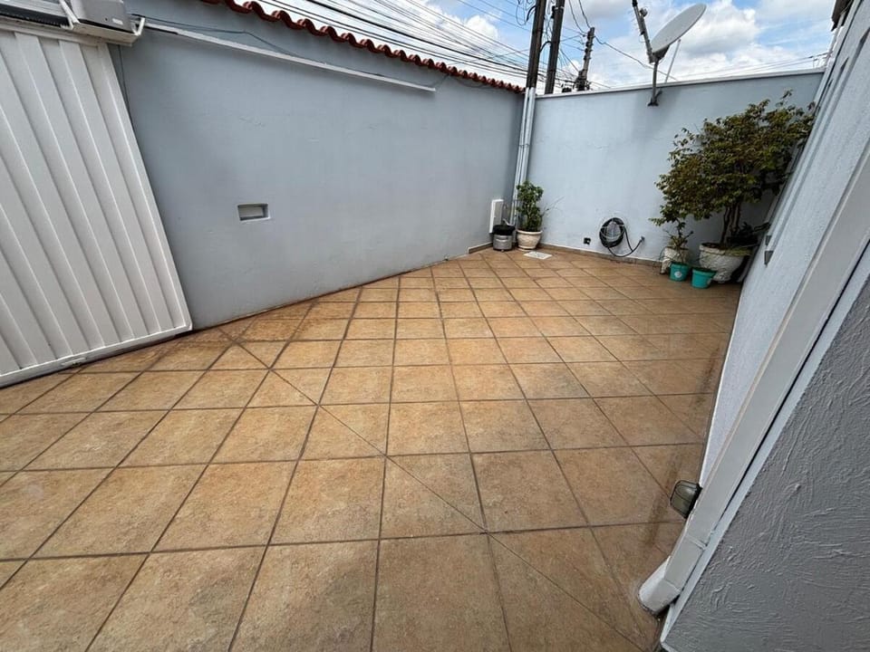 Casinha com ar, garagem, cozinha equipada, entrada privativa, completa para longas estadias House in Campinas