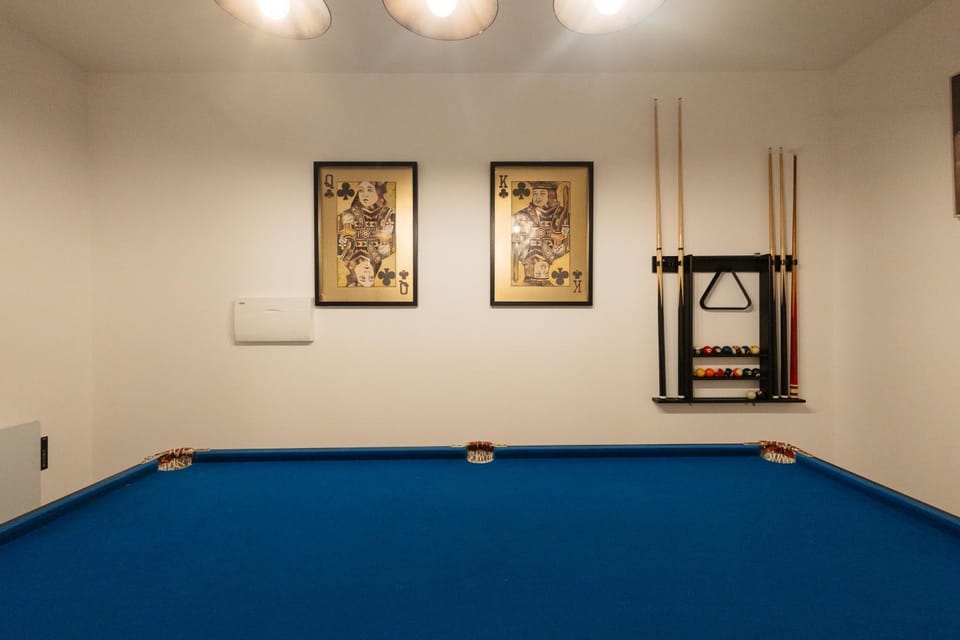Spacious Chester House with Games Room House in Chester