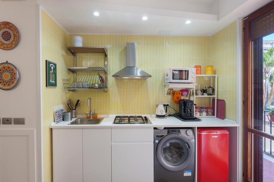 Kitchen or kitchenette, Living room