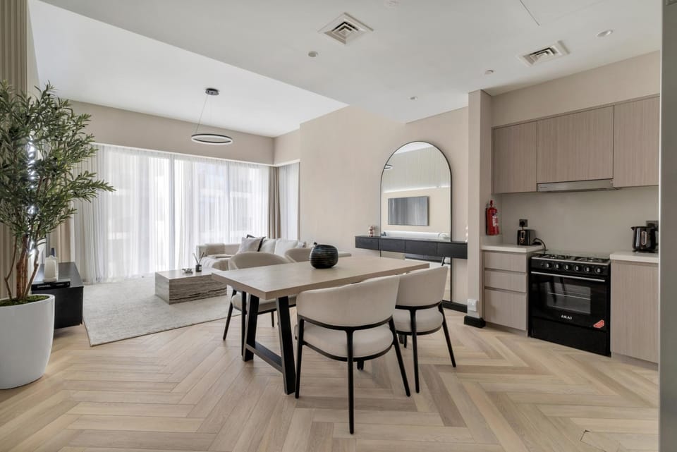 Dining area, kitchen