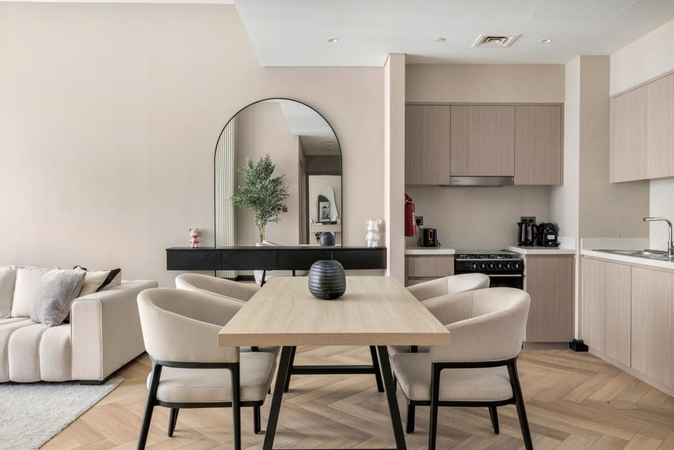Dining area, kitchen
