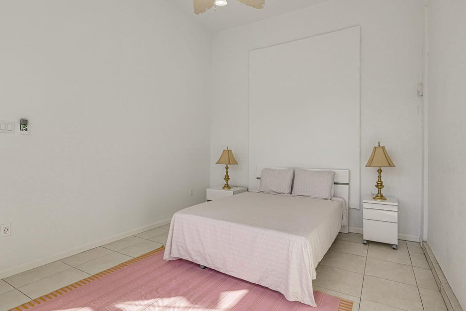Near Apollo Beach! Bright Apt w/ Essentials Apartment in Ruskin