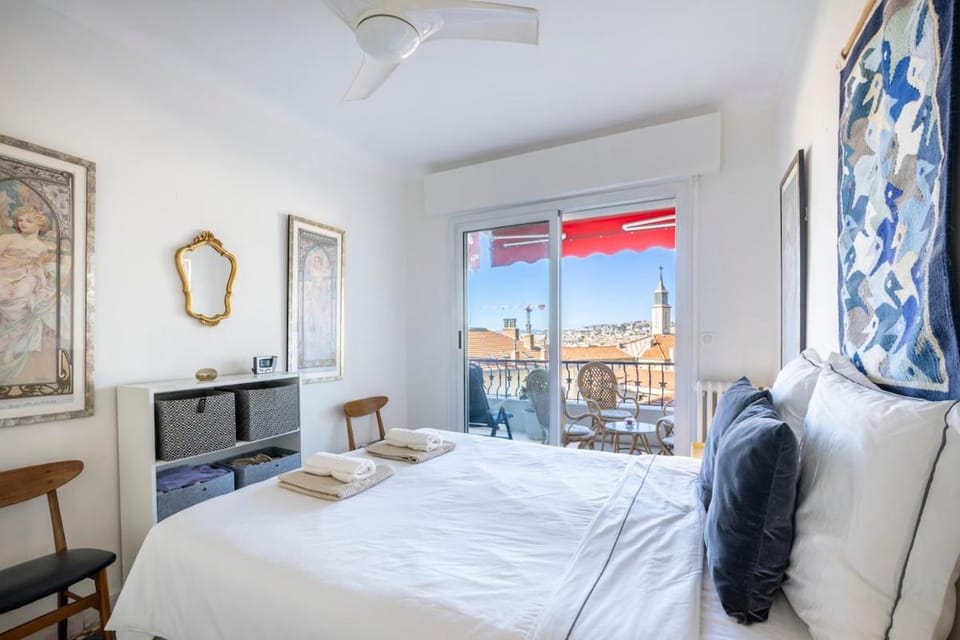 Azur Balcony Apartment Classic Charm with View Apartment in Nice