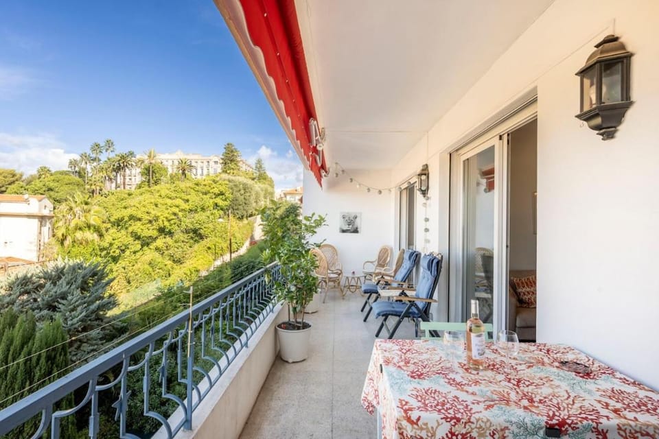 Azur Balcony Apartment Classic Charm with View Apartment in Nice