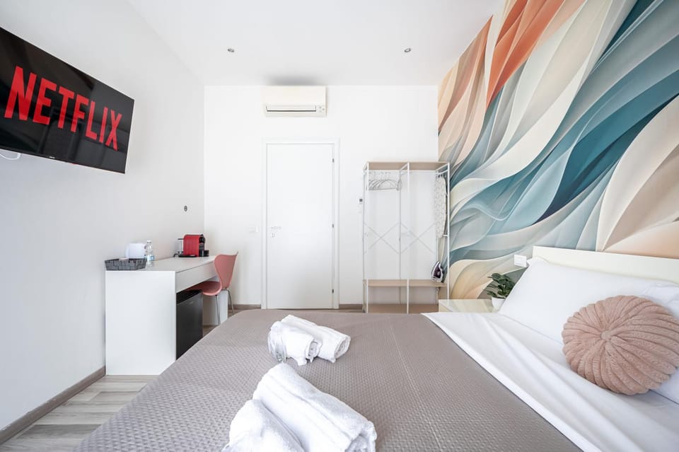 Bed, Photo of the whole room, Bedroom, towels, wardrobe, air conditioner