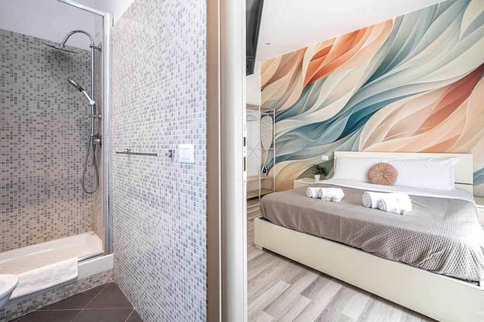 Shower, Toilet, Bed, Bathroom, Photo of the whole room, Bedroom, towels