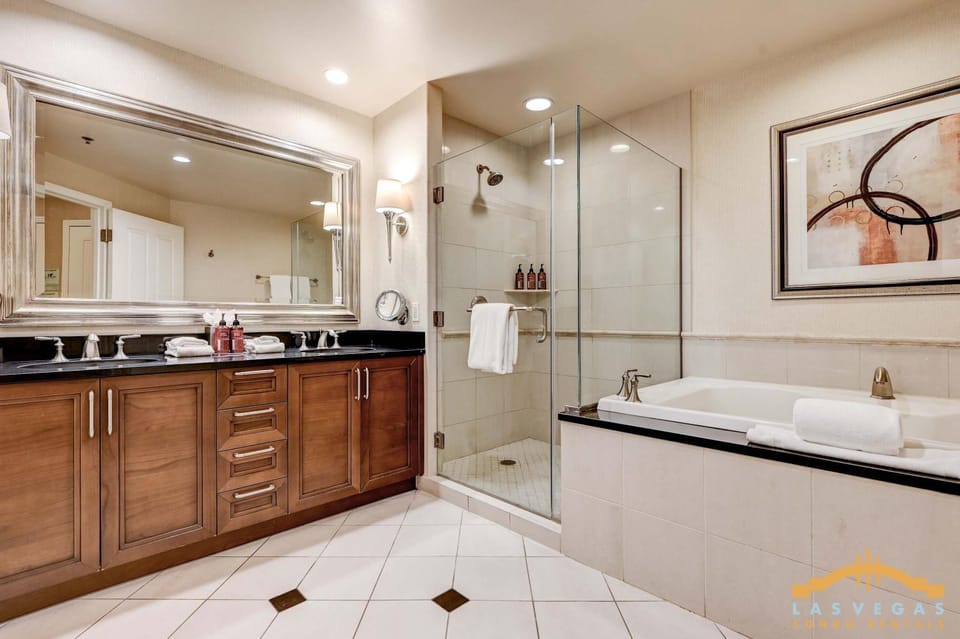 MGM Signature-24-711 Strip View Jacuzzi Studio House in Las Vegas Strip