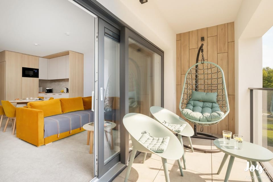 Communal lounge/ TV room, Balcony/Terrace, Living room