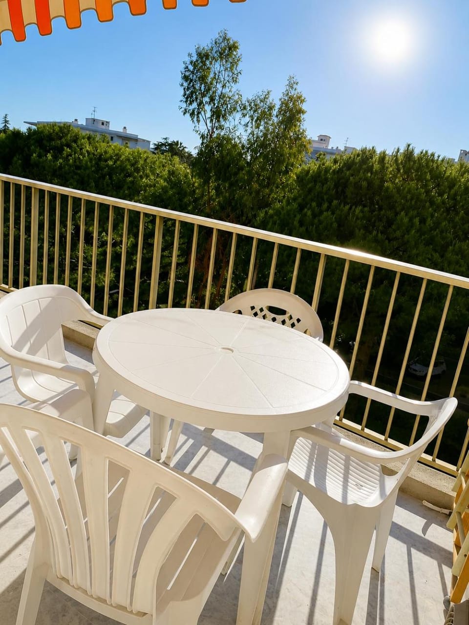Le Petit Eden Piscine, Tennis, Ping Pong Apartment in Antibes