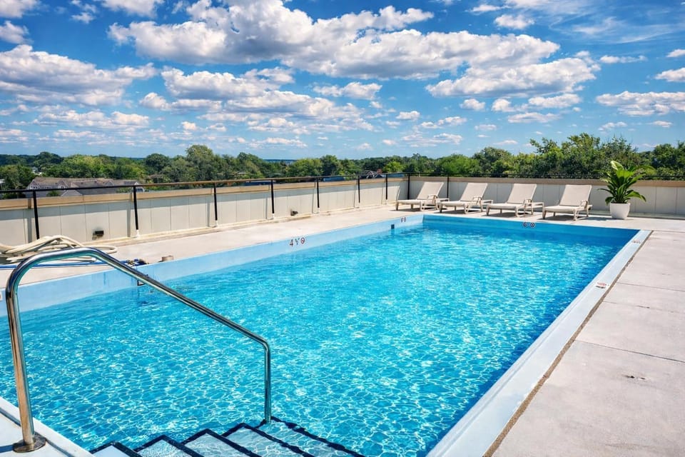 Luxury Rooftop Pool & Dock Steps to Downtown House in Spa Creek