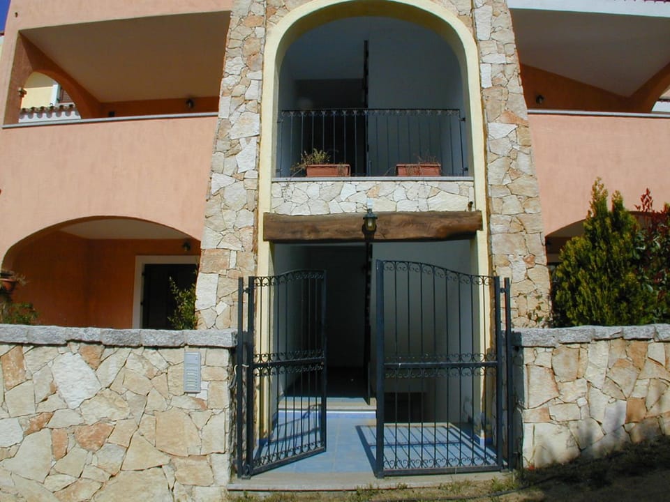 Facade/entrance, Day