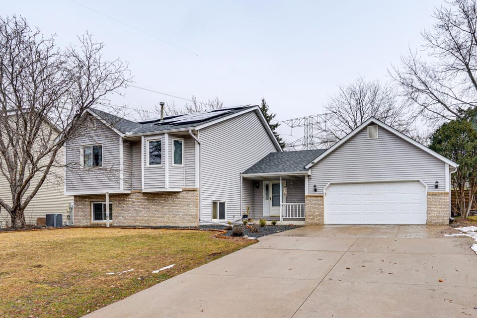 Deck & Outdoor Dining! Spacious St Paul Getaway House in Maplewood