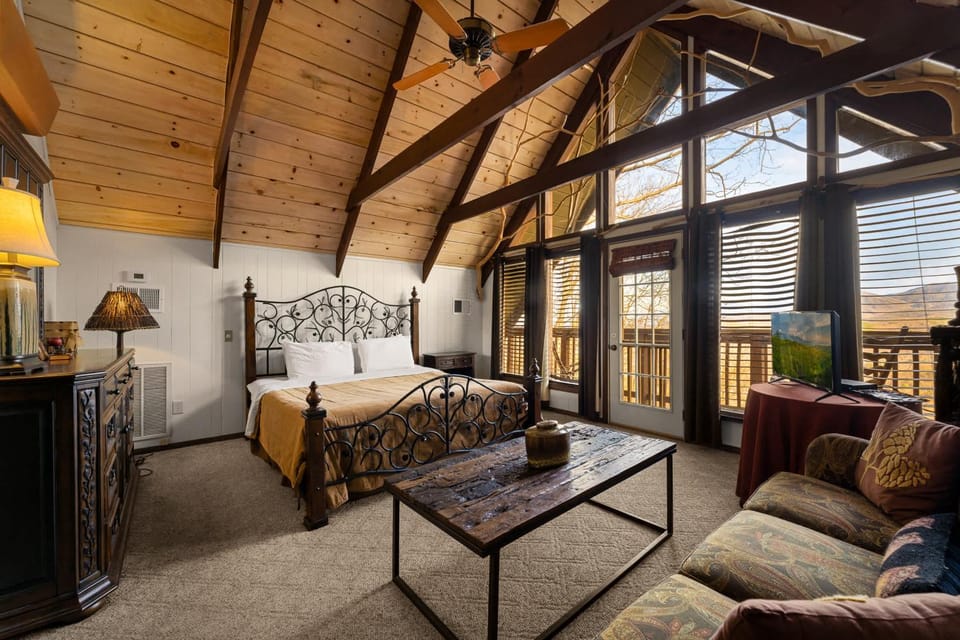 Skyline Ridge - Spectacular Views - Hot Tub - BBQ - Family Friendly House in Chalet Village