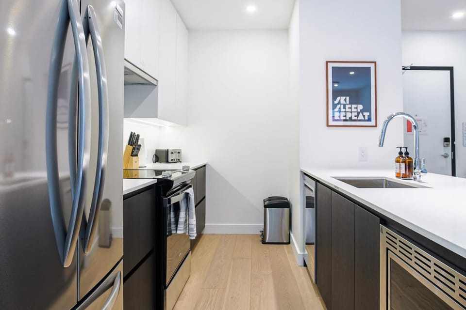 Beutt's Hygge House - Charming One-Bedroom Condo Apartment in Revelstoke