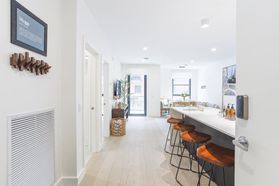 Beutt's Hygge House - Charming One-Bedroom Condo Apartment in Revelstoke