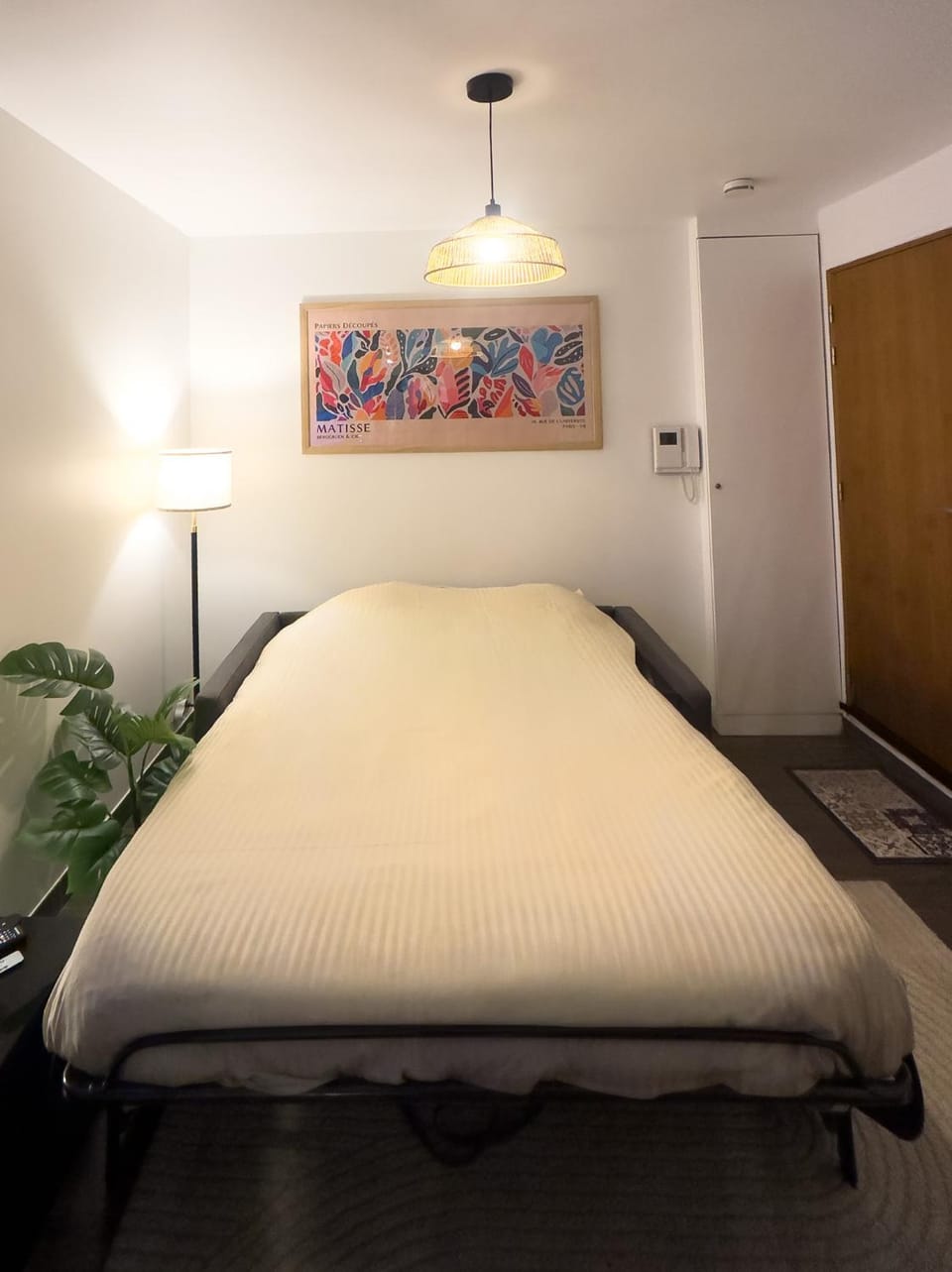 Bed, Living room