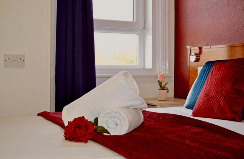 Bedroom, towels