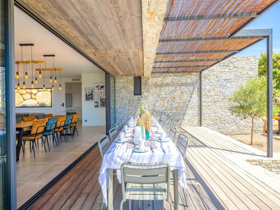 Patio, Day, Living room, Dining area