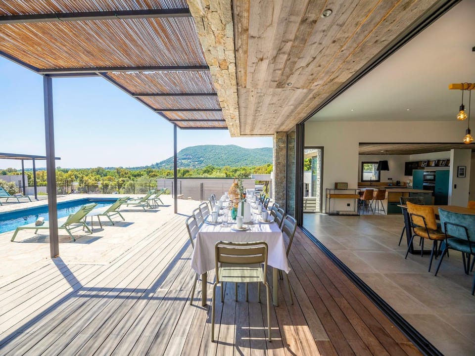 Natural landscape, View (from property/room), Dining area, Mountain view, Swimming pool