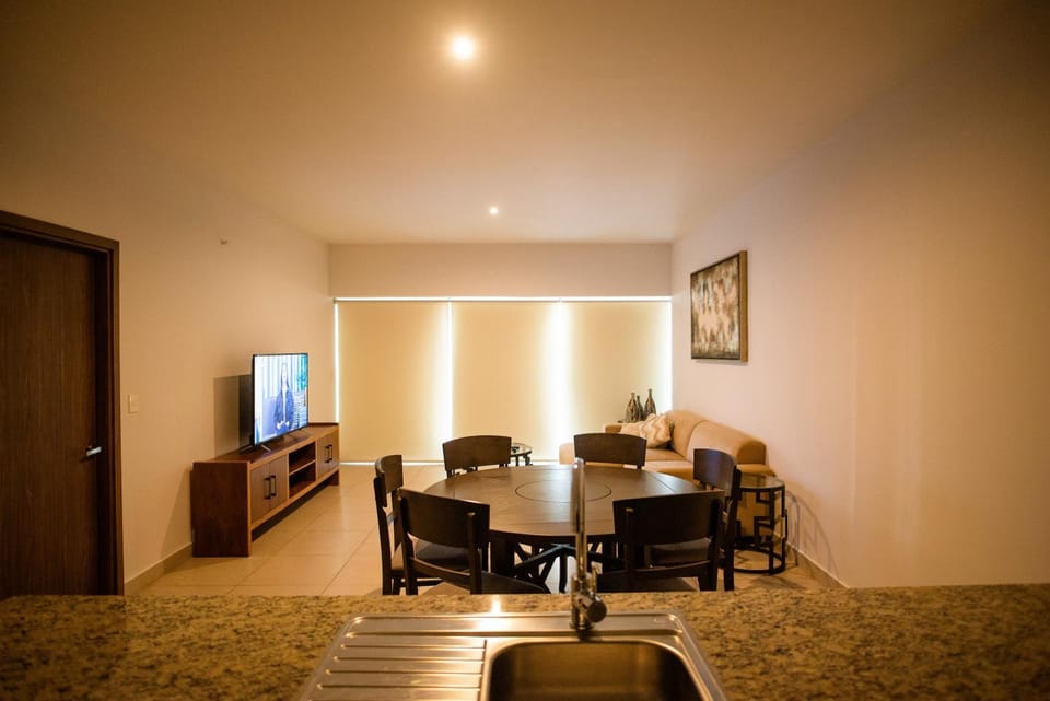 TV and multimedia, Living room, Seating area, Dining area