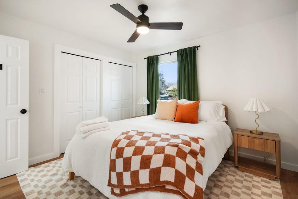 Cozy Austin Retreat - Mins to Q2 & The Domain House in Austin