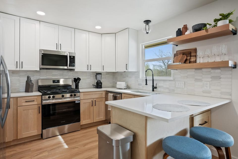 Cozy Austin Retreat - Mins to Q2 & The Domain House in Austin