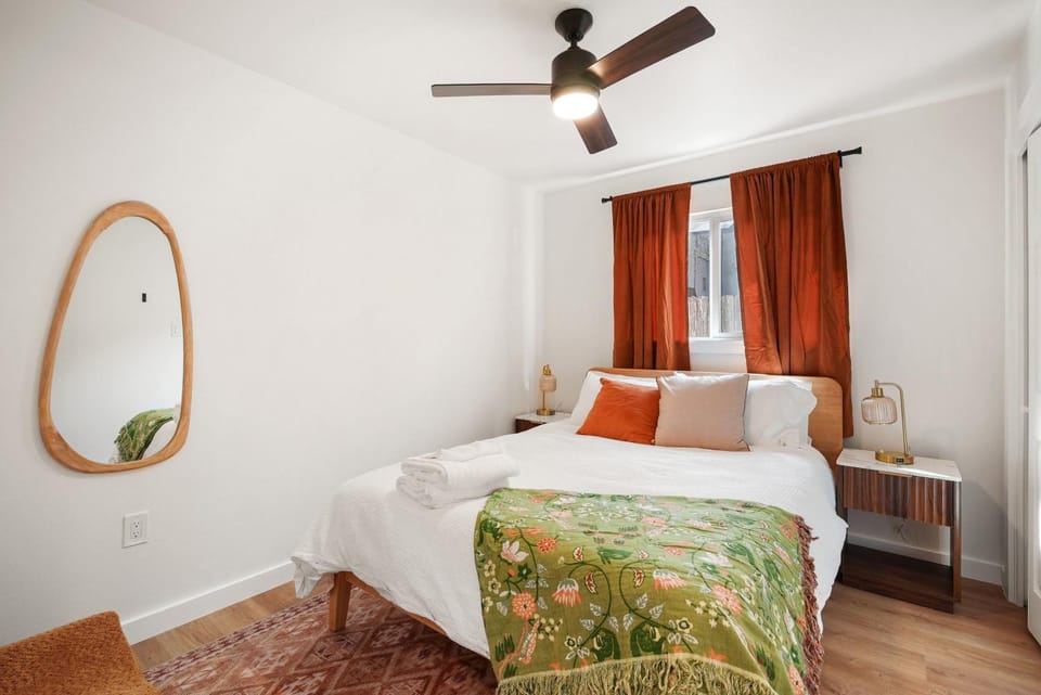 Cozy Austin Retreat - Mins to Q2 & The Domain House in Austin
