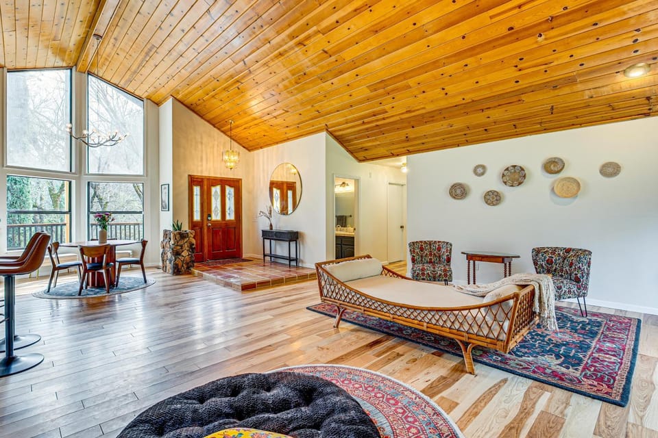 Arts, History & Adventure! Gold Country Getaway House in Sierra Nevada
