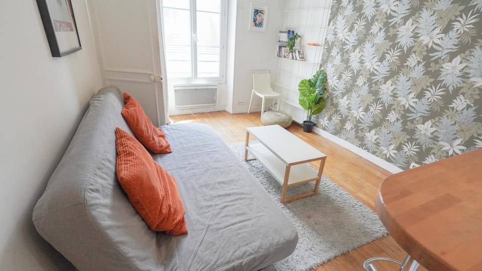 11 Historic Le Sentier flat near Louvre & Metro Apartment in Paris