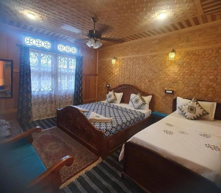 Houseboat happy england Docked boat in India
