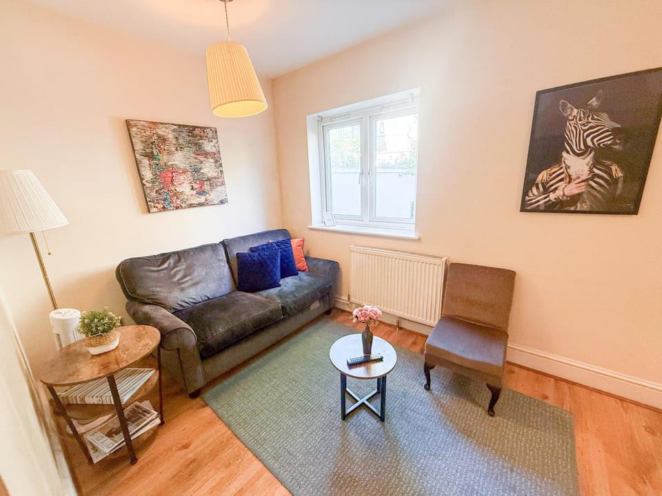 Living room, Decorative detail, Seating area, heating, internet
