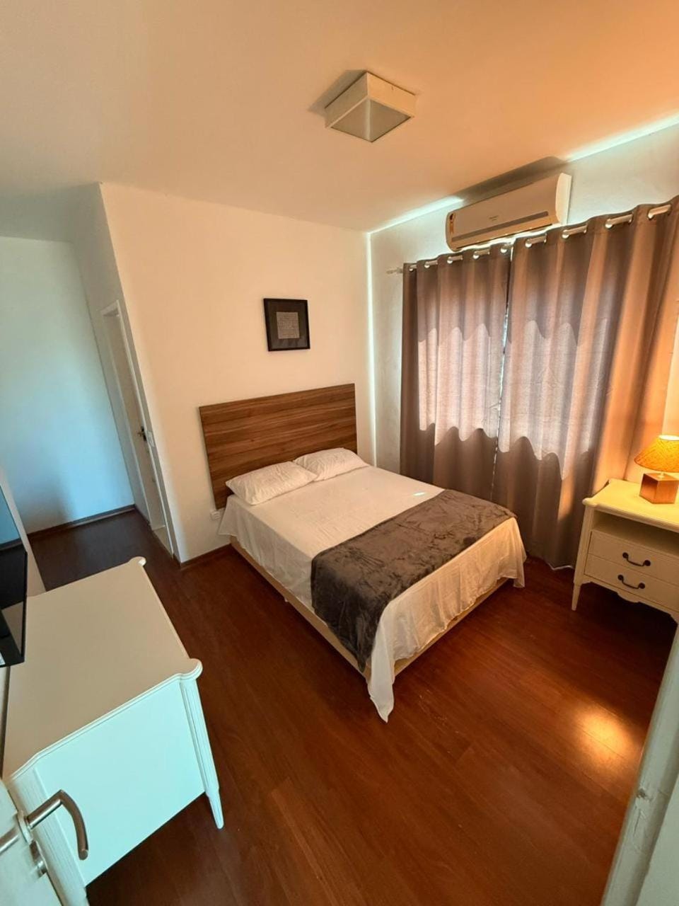 Bed, Bedroom, air conditioner