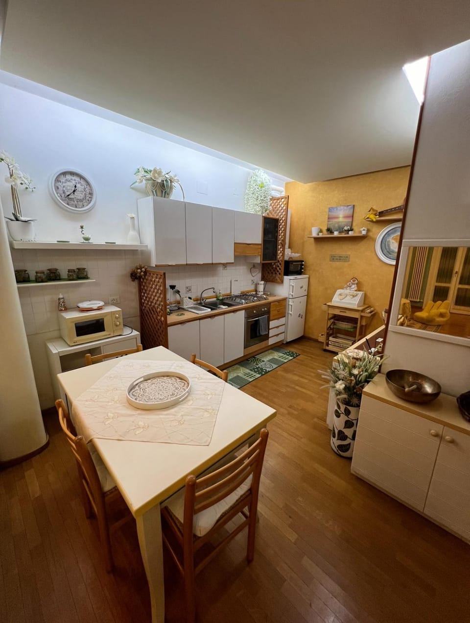 Dining area, kitchen